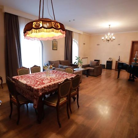 Apartment at 12 Baratashvili street Tbilisi Bagian luar foto