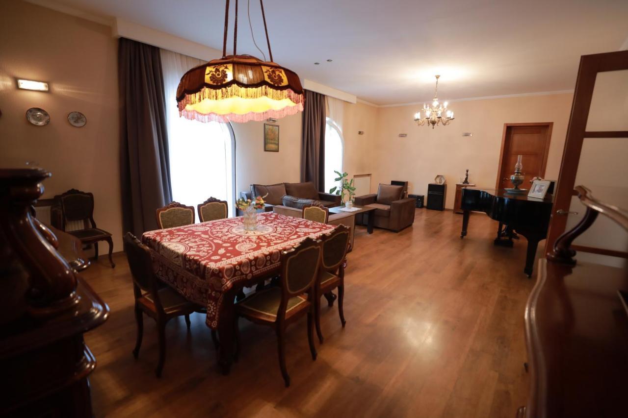 Apartment at 12 Baratashvili street Tbilisi Bagian luar foto
