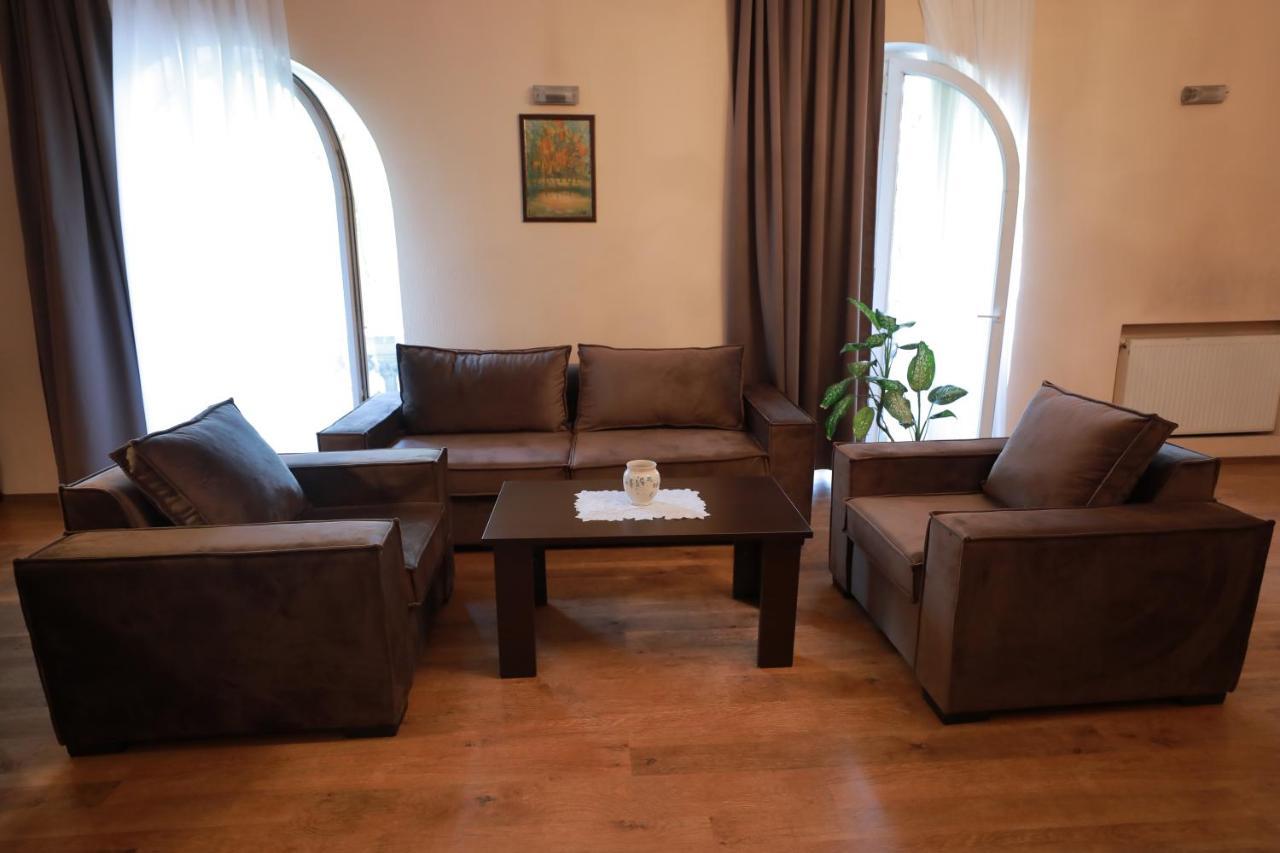 Apartment at 12 Baratashvili street Tbilisi Bagian luar foto