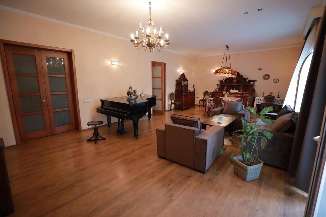 Apartment at 12 Baratashvili street Tbilisi Bagian luar foto