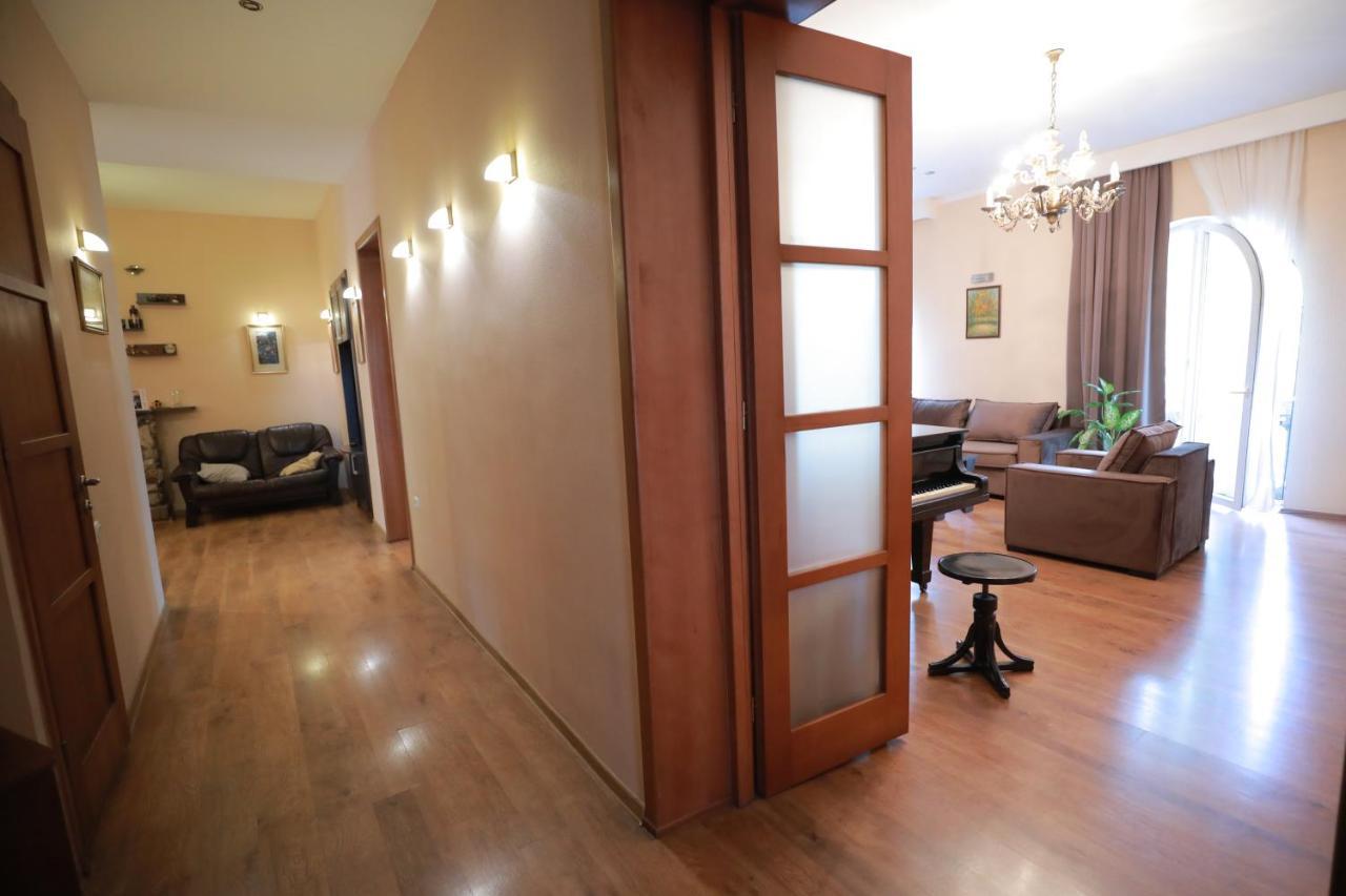 Apartment at 12 Baratashvili street Tbilisi Bagian luar foto