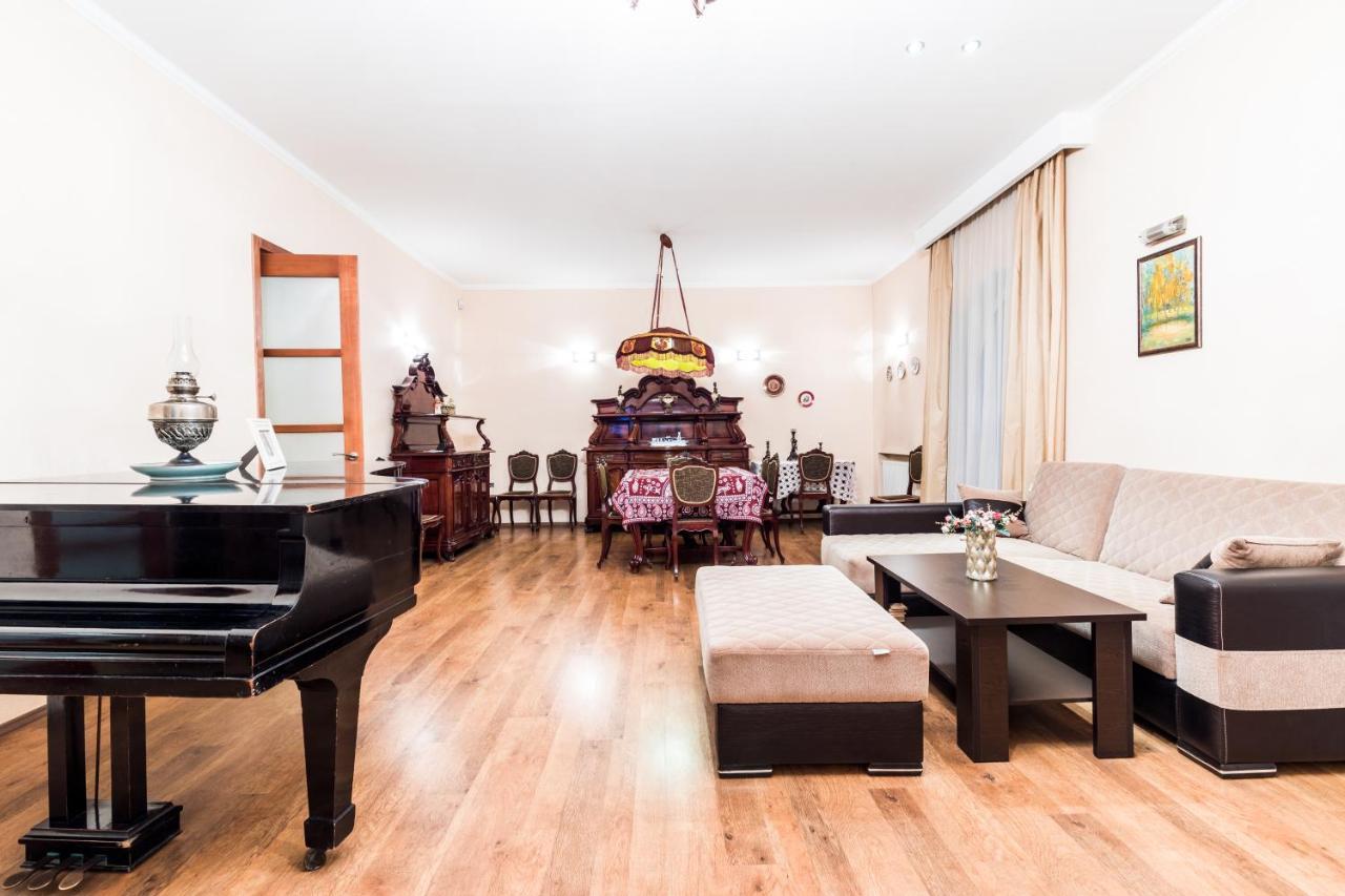 Apartment at 12 Baratashvili street Tbilisi Bagian luar foto