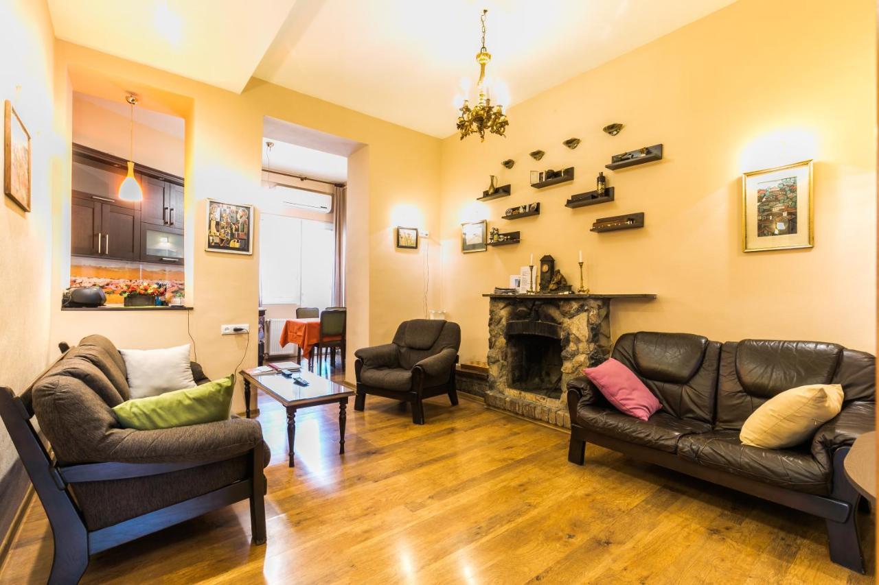 Apartment at 12 Baratashvili street Tbilisi Bagian luar foto