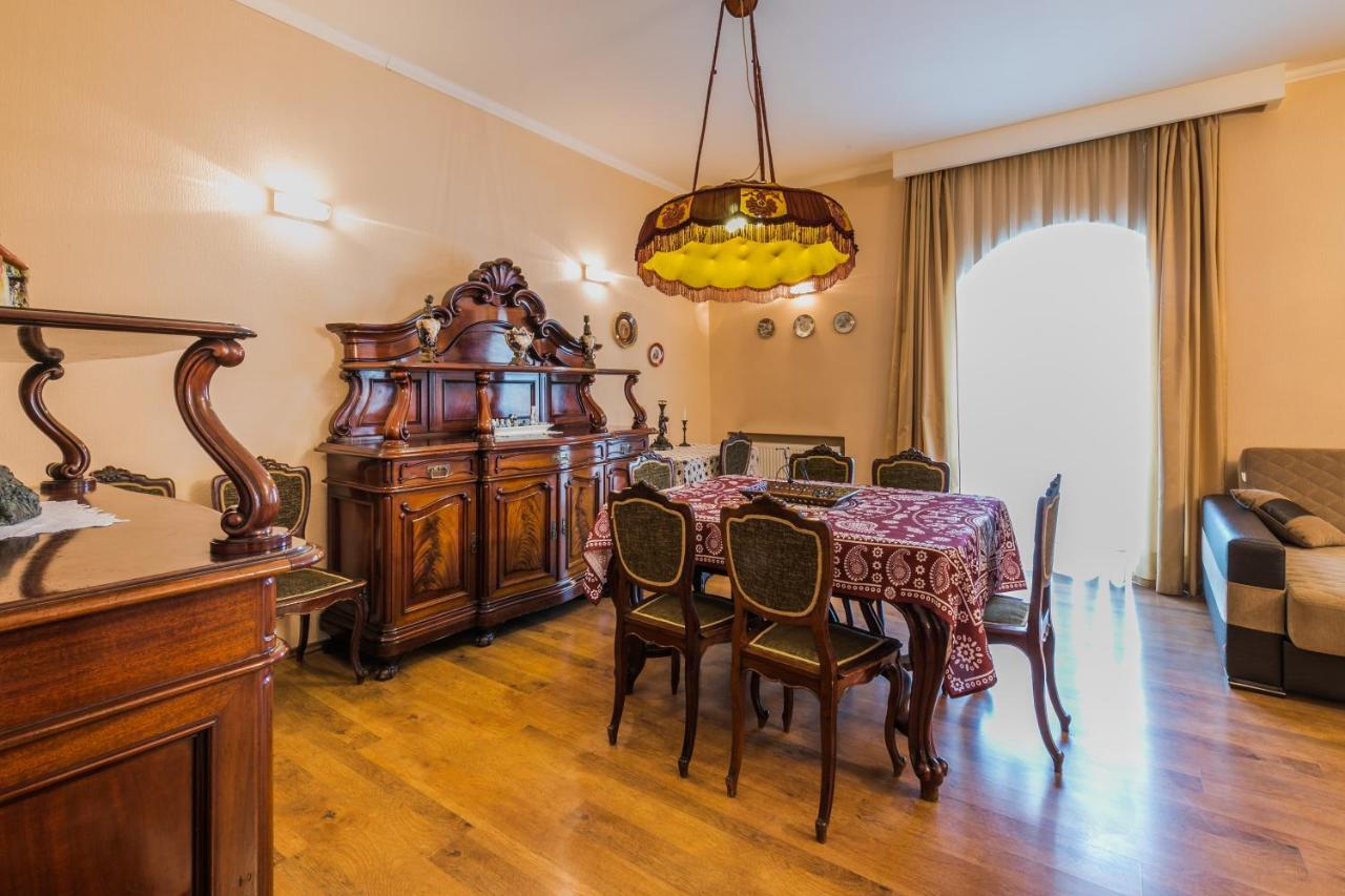 Apartment at 12 Baratashvili street Tbilisi Bagian luar foto